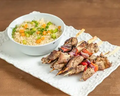 Brochettes de porc — Restaurant Au Bureau, Longueuil