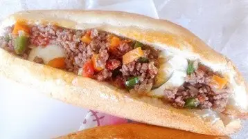 Pain viande hachée — Restaurant Au Bureau, Longueuil